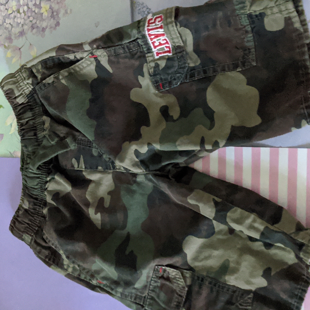 🐻 boys 6 regular Levi's camo shorts 100% cotton super cute lots of detailing